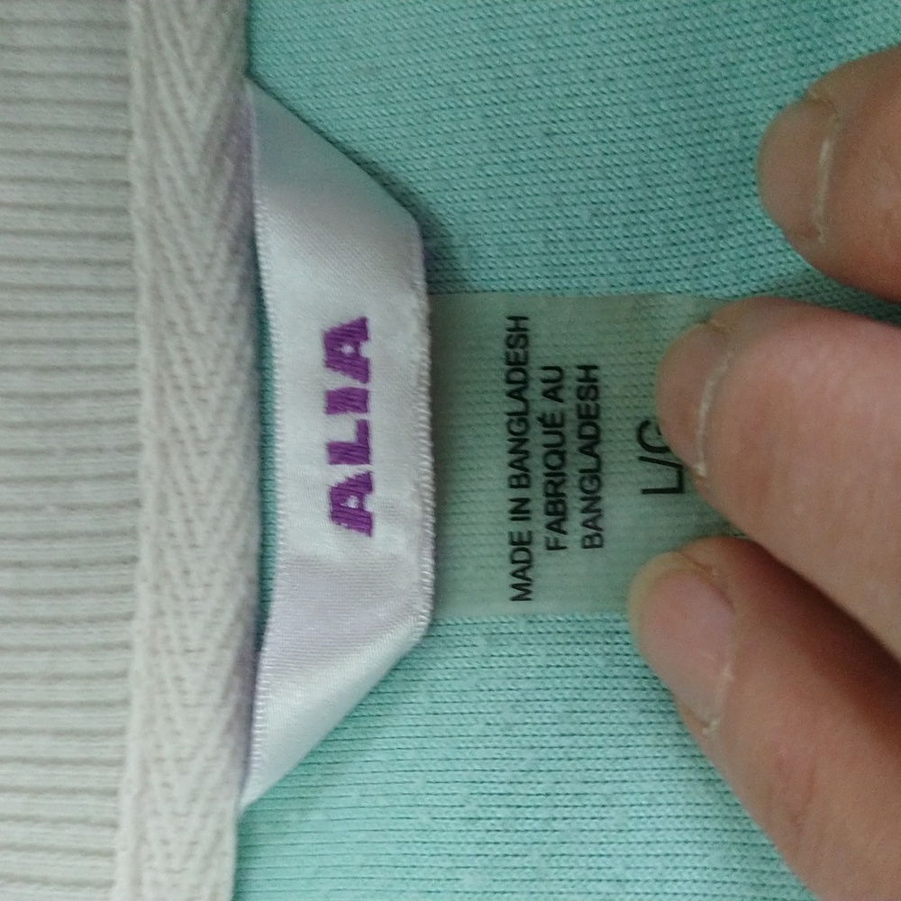 Size L Alia fleece embroidered warm winter sweater - Picture 10 of 12